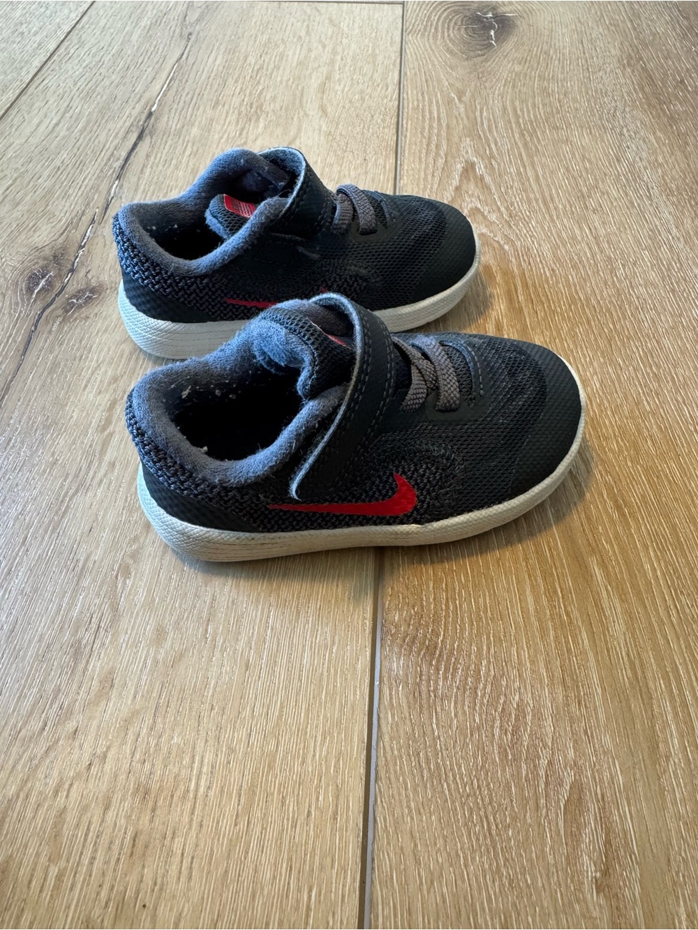 Nike Revolution 3 baby sneaker size 5C